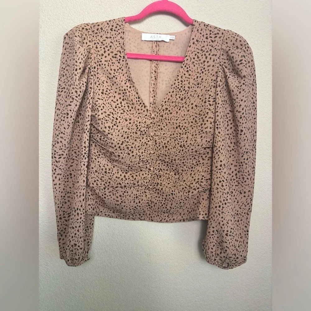NWOT Astr The Label Cinch Front Puff Sleeve Cheetah Animal Print Blouse XS